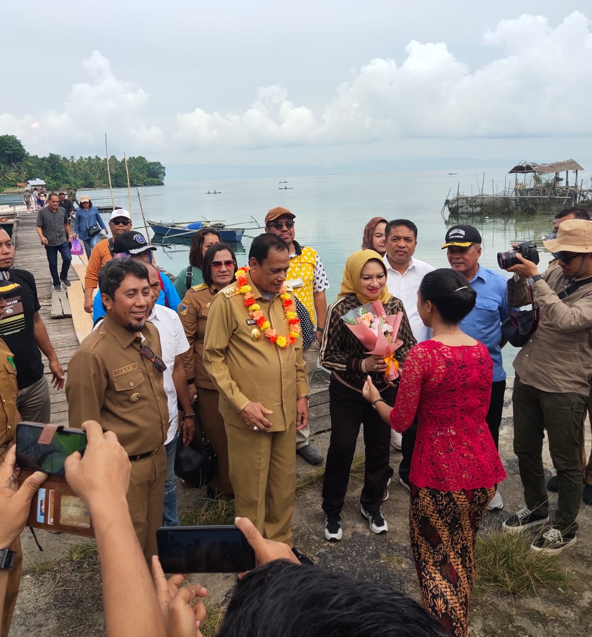 KUNJUNGAN KERJA WAKIL GUBERNUR SULAWESI TENGAH DALAM RANGKA PEMERIKSAAN PEKERJAAN PEMBANGUNAN SPAM DI KABUPATEN BANGGAI KEPULAUAN